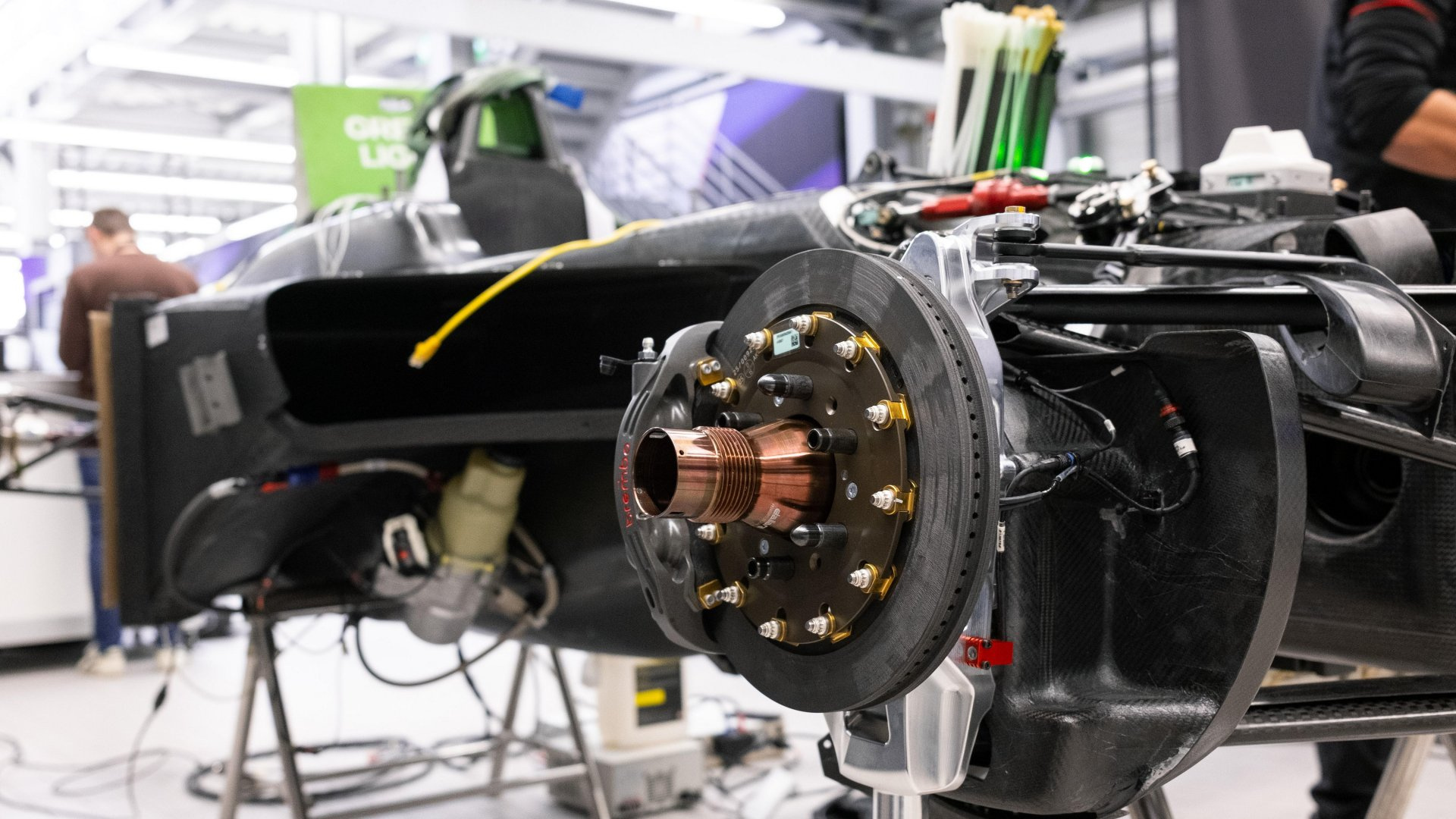 SMALL_327779_1920x1272